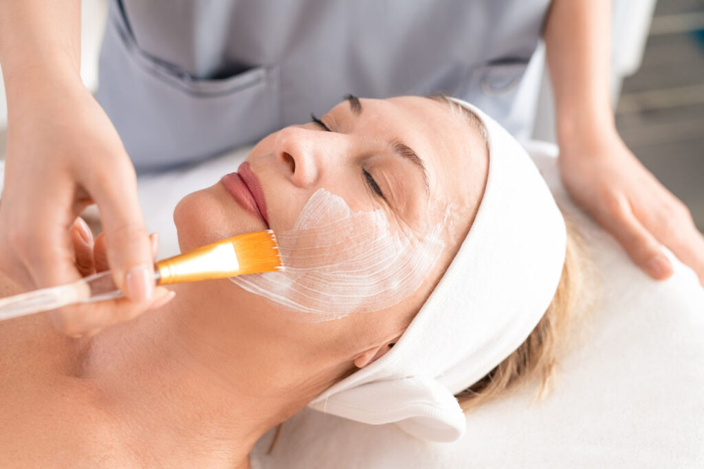 The Benefits of Getting a Facial from an Experienced Professional